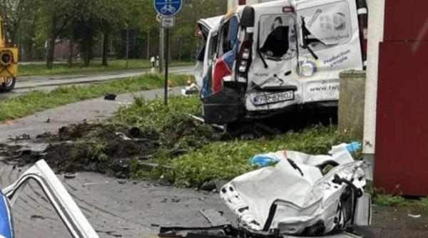 Doi români au pierit într-un accident cumplit în Germania. Rudele au plasat lumânări la locul tragediei