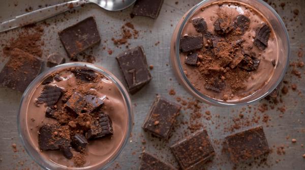 Cum să faci mousse de ciocolată din doar 2 ingrediente