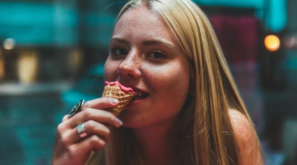 Milano se confruntă cu scandalul interzicerii înghețatei pe timp de noapte: „Sute de locuitori cer să poată dormi mai bine”