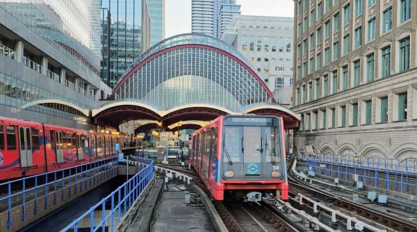 Cât de scumpă e Londra în realitate? Gabriela stă de 9 ani în capitala Angliei: "E foarte scumpă. O chirie decentă este de la 2.500 lire în sus. O bere 8 lire"