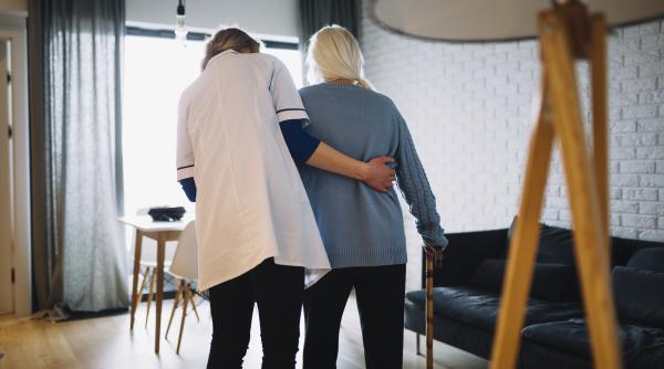 Îngrijitoare româncă, acuzată că maltrata bătrânii dintr-un azil din Italia, a fost declarată nevinovată