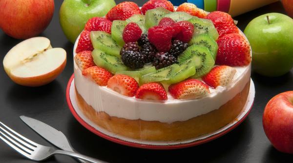 Tort cu frișcă - un desert delicios, perfect de gătit pentru masa de Paște!