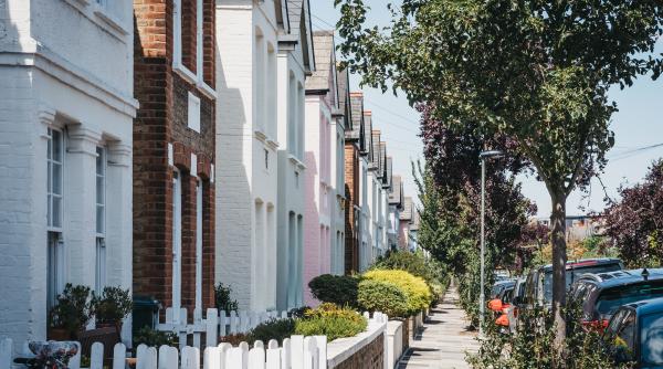 Cât costă să locuiești în Londra, în condiții de minimă decență? Un român a făcut calculul. Concluzie amară: "E mai bine decât înapoi în România"