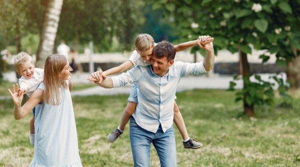 Peste 79% dintre români intenţionează să îşi petreacă Paștele în familie; 16% îşi doresc să călătorească (studiu)