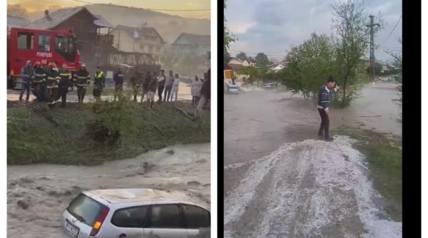 Prăpăd de Paște în Prahova. A lovit viitura și a luat mai multe mașini. Video