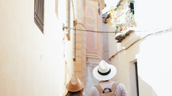 O italiancă a început să ia la bătaie mai mulți turiști, pe motiv că ”sunt prea mulți”. ”Orașul ăsta a devenit insportabil”