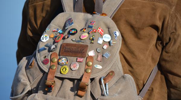 Româncă din Italia, prinsă și filmată în timp ce deschidea rucsacul unei turiste 