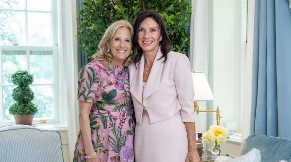 Carmen Iohannis, primită călduros la Casa Albă de Prima Doamnă a Statelor Unite, Jill Biden