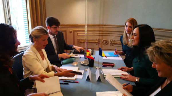 Ministrul Muncii şi omologul spaniol au discutat despre acordarea dublei cetăţenii pentru românii din Spania
