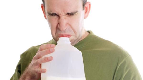 Alertă alimentară în italia: Mai multe loturi de lapte cu un gust anormal a fost retras de la supermarketuri