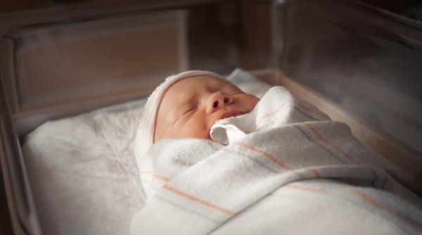 România riscă să ajungă la doar 8 milioane de locuitori. În fiecare an se nasc din ce în ce mai puțini copii