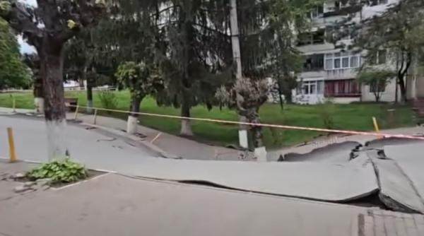 Stradă surpată în Slănic Prahova: Persoanele evacuate se pot întoarce la casele lor