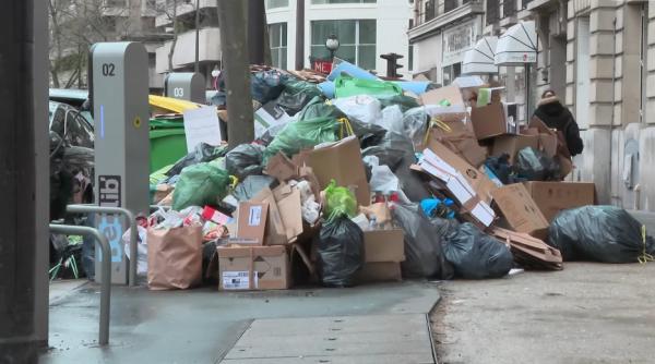 Gunoierii din Paris au declanşat greva. Orașul ameninţă să fie sufocat de gunoaie în perioada Jocurilor Olimpice