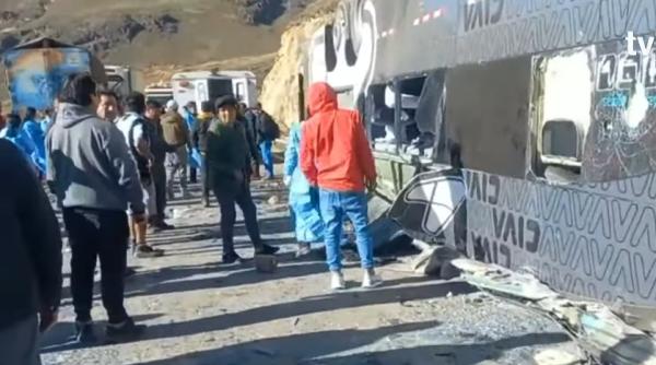Tragedie în Peru: cel puţin 16 morţi, după ce un autobuz a căzut în prăpastie