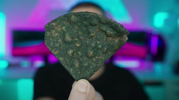 Un adolescent a murit după ce a mâncat cel mai picant chips din lume. Provocarea a acaparat mii de copii