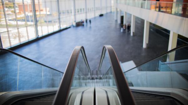 Activiștii de mediu au blocat complet aeroportul din Munchen. Poliția a intervenit și a arestat 8 persoane