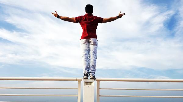 Peste o treime dintre adolescenții italieni vor să părăsească țara. Destinația preferată e America