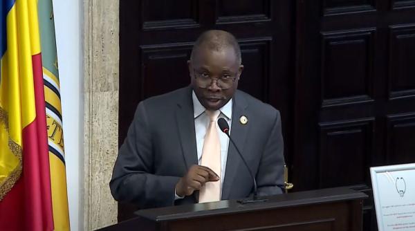 Rectorul unei universități din România a vorbit despre avantajele sistemului nostru de învățământ. ”Vin din California (..) România e o țară pașnică, un loc bun pentru studii” 