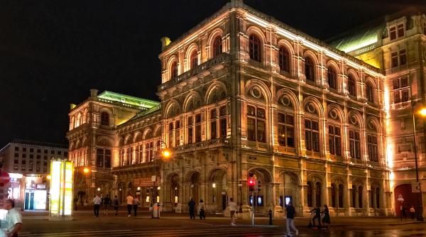 Cea mai aglomerată țară din lume se află în Europa și are trei turiști la fiecare localnic