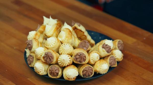 Rulouri delicioase cu cremă de vanilie și ciocolată