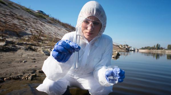 Alertă în Europa: Apele sunt contaminate masiv cu un produs chimic foarte persistent