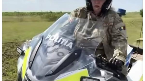 Anchetă la IGPR după ce Șoșoacă a apărut în campanie în uniformă de polițist și pe motocicleta unui agent