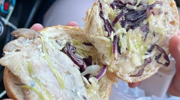 Bătaie de joc la o școală din Iași: 16 elevi au ajuns la spital de urgență, după ce au consumat sandvișuri cu carne stricată