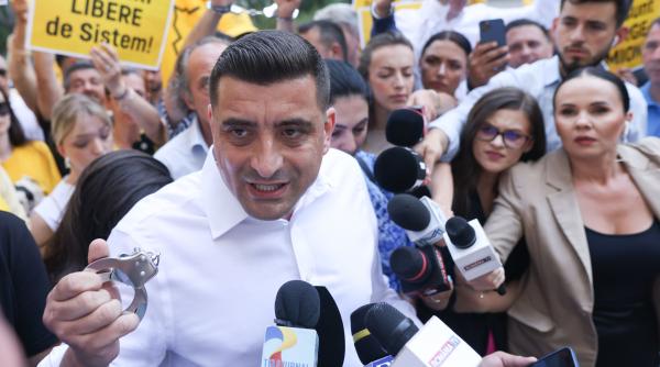 George Simion, la Parchetul General. A adus cu el o pereche de cătușe: "Vreau să fac un denunț"