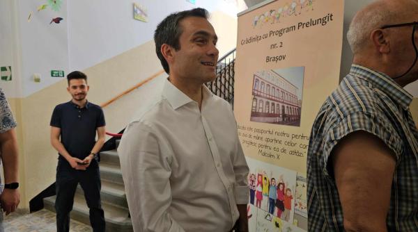 Primarul Brașovului refuză ”privilegiul” de a se băga în fața oamenilor în secția de votare. Ce le-a spus Allen Coliban alegătorilor / FOTO