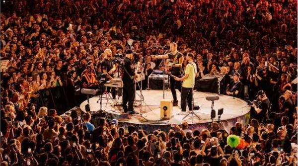 Babasha, din nou pe scena trupei Coldplay, joi seară. Reacția publicului și mesajul emoționant al lui Chris Martin pentru români/ VIDEO