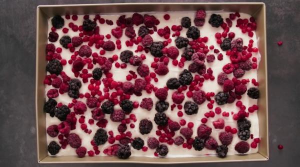 Desert răcoritor de vară: Tartă cu fructe și cremă de iaurt