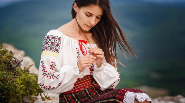 Ia românească, promovată în Maroc. Cătălina Bogoi: "Semnele berbere cusute au o însemnătate similară. Cine s-ar fi gândit?"  