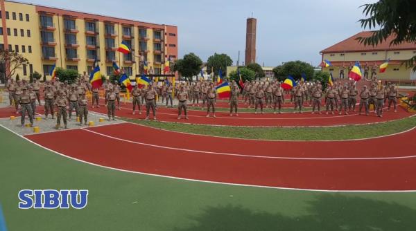 Imagini emoționante: Armata română îi urează succes Naționalei de fotbal de Ziua Drapelului. Hai România! VIDEO
