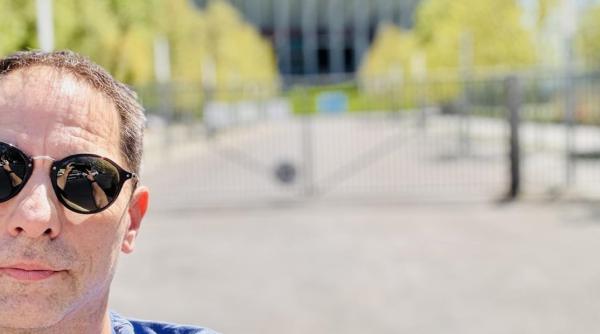 Dan Negru critică politicienii prezenți pe stadion la meciul României: „Niște păcălici sunt politicienii îmbrăcați azi în tricouri galbene”