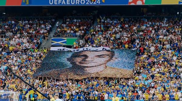 Omagiu emoționant adus de suporterii ucraineni pentru 182 de soldați iubitori de fotbal, care au fost uciși în războiul cu Rusia