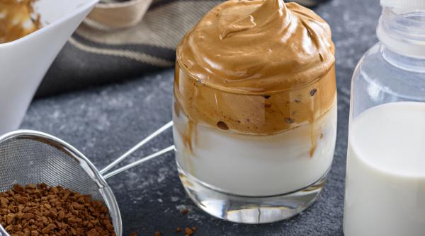 Mousse de cafea, gata în 10 minute. Un desert răcoritor, fără coacere