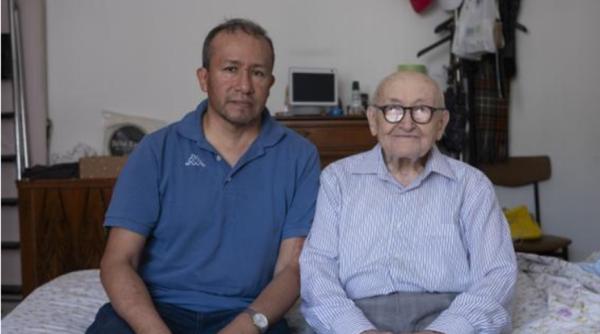 Gest emoționant: Un italian de 99 de ani l-a adoptat pe îngrijitorul său. „Ne iubim, suntem o familie”