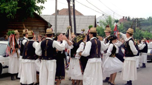 Nunta la țară. Cele mai frumoase obiceiuri și poezii populare. Pe unele sigur nu le știai!