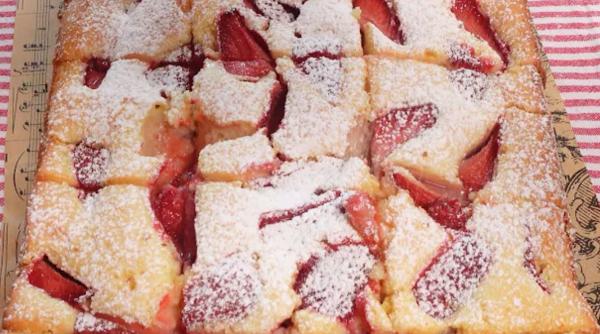 Prăjitură cu căpșuni: Rețetă ușoară și delicioasă pentru orice ocazie