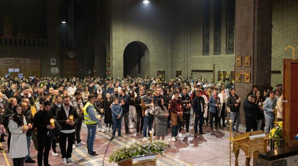 Sondaj: Bisericile românești din diaspora îi ajută pe românii nou veniți să se adapteze acolo? Iată rezultatele