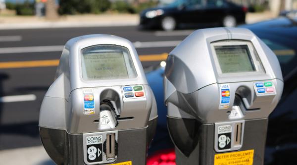 O italiancă a fost condamnată pentru tentativă furt după a încercat să scoată o monedă de un euro dintr-un parcometru