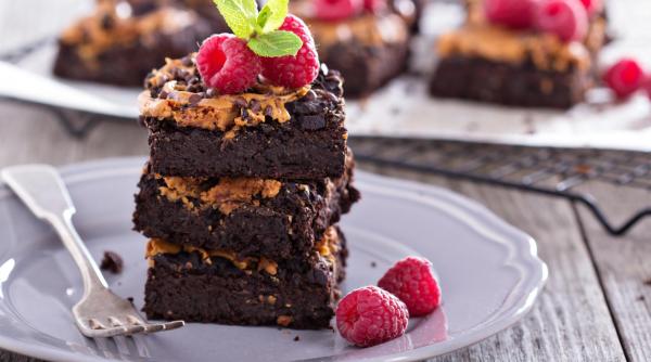 Negresă de post cu gem. Se face rapid și iese delicioasă