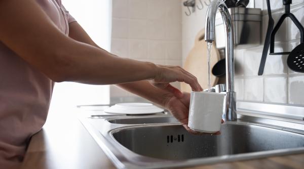 Apa potabilă din Europa este contaminată cu TFA, o "substanță chimică veșnică" (PFAS)