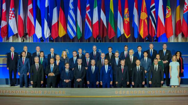 Liderii statelor membre NATO sunt de acord că drumul Ucrainei către Alianță este "ireversibil" și promit un ajutor de 40 de miliarde de euro 