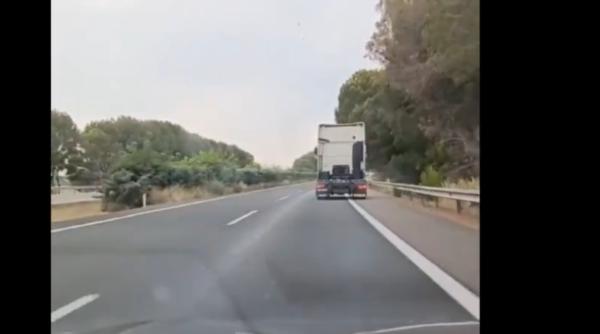 Șofer român de TIR, pericol public în Spania. Reținut de poliție după ce a fost filmat mergând în zig-zag - VIDEO