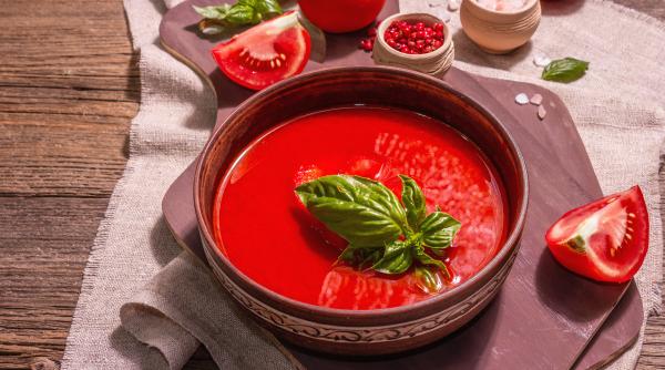 Supă rece de roșii. Se face la blender și e perfectă în zilele caniculare