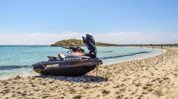 Un român din Italia a murit subit în timp ce se plimba cu jet ski-ul. Ștefan, un cunoscut pizzar, a fost găsit în larg