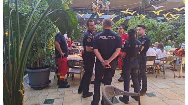 O mamă din București a chemat poliția și SMURD-ul după ce băiețelul i-a fost lovit ușor în timpul unui joc între copii, la restaurant