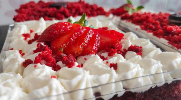 Tort răsturnat cu căpșuni. Un desert perfect vara