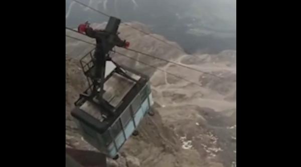 Panică într-o telecabină din Italia: 30 de turiști străini au rămas suspendați "în gol" după ce a cedat un fir